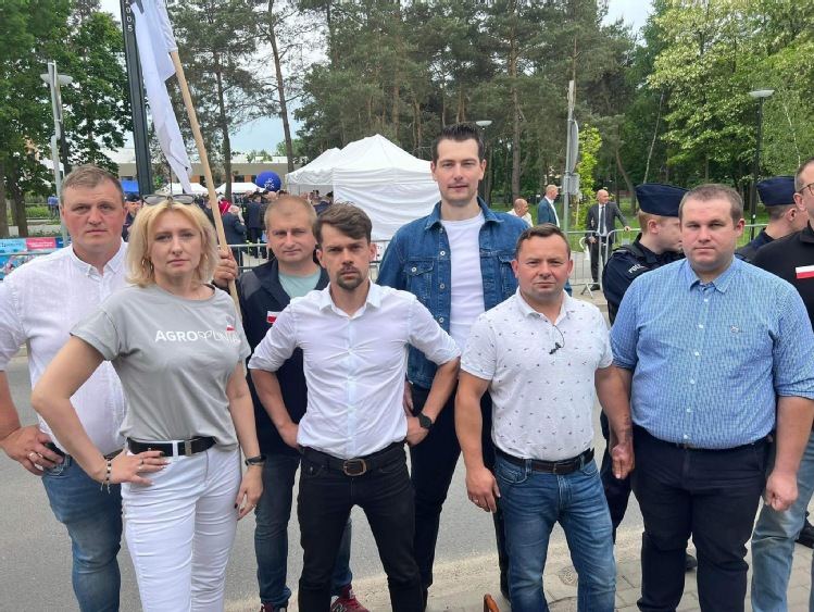 AGROunia przywiozła tonę węgla na konwencję PiS-u